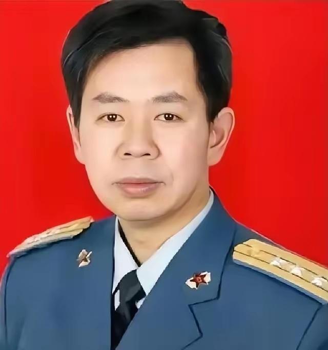 戴旭这话说的，真是一点面子都没留，直接把遮羞布给扯下来了。手里握着屠龙刀，天