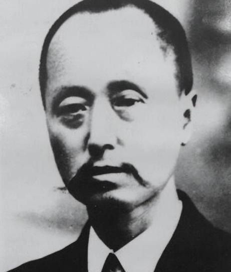 1952年，琼瑶的祖父陈墨西没了收入，只好给湖南省委书记黄克诚写了一封信：已经饿