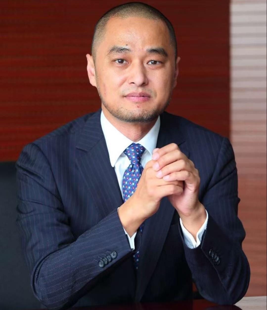 冯唐曾犀利地指出：“一定要，少吃、多睡、勤存钱。别总觉得没找对人，其实这个世