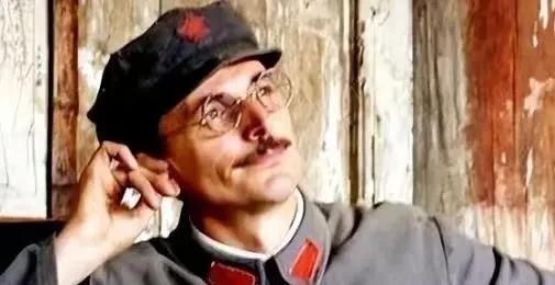 1939年，共产国际在莫斯科对李德进行了公开审查，周总理当时也在现场，可最终