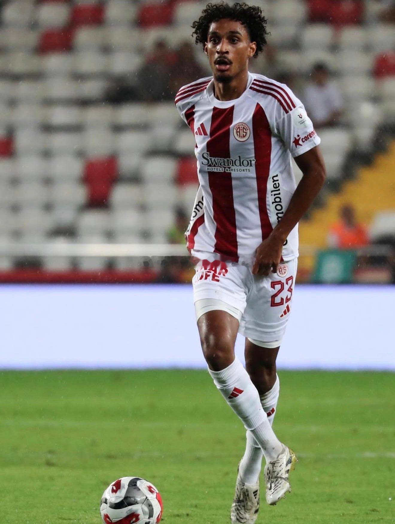 土耳其记者ResatOzbudak：北京国安报价100万欧元求购土超安塔利亚体