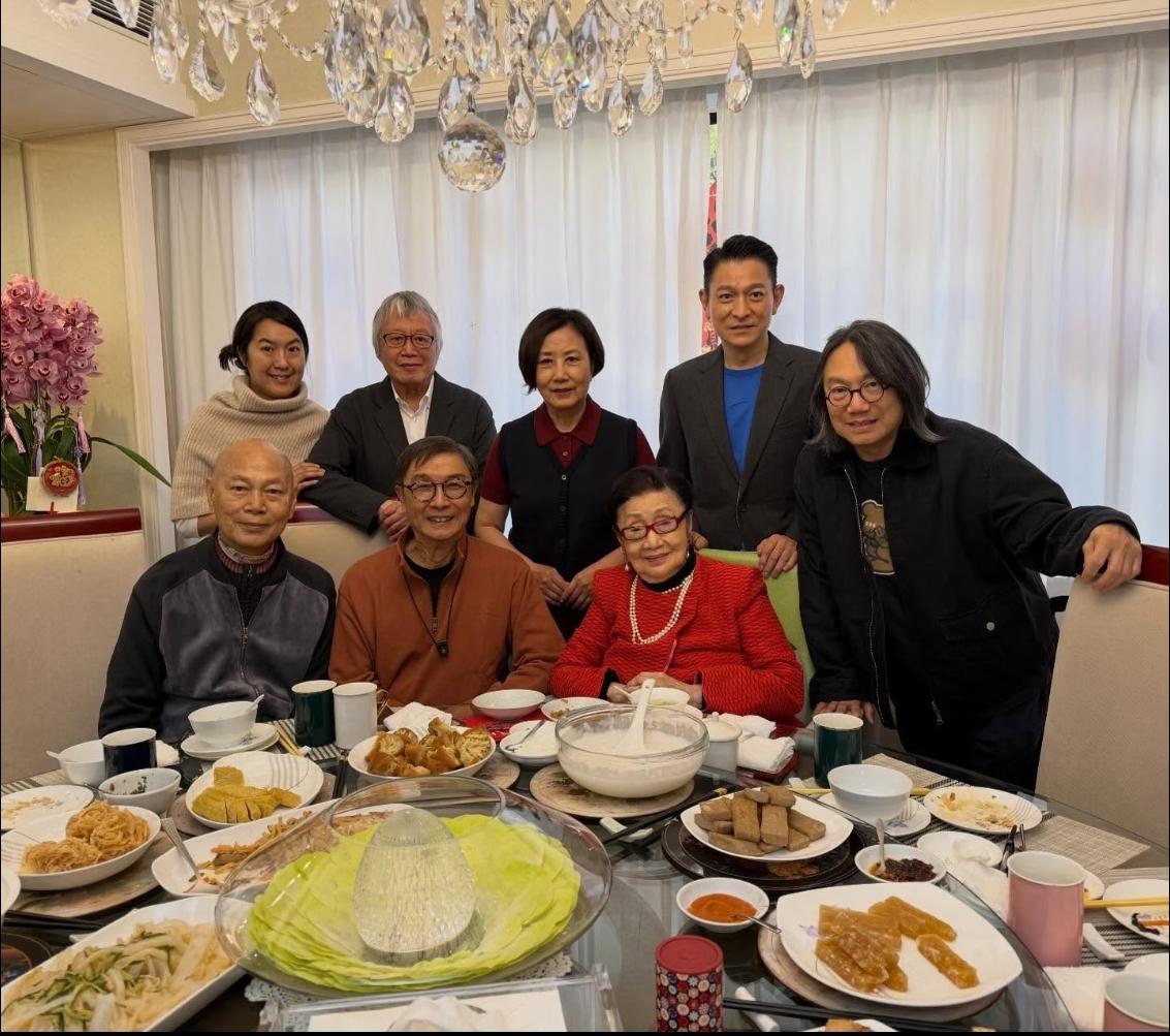 刘德华、汪明荃给白雪仙拜年，瞧瞧这些香港娱乐圈的顶流都吃的什么东西呀！根