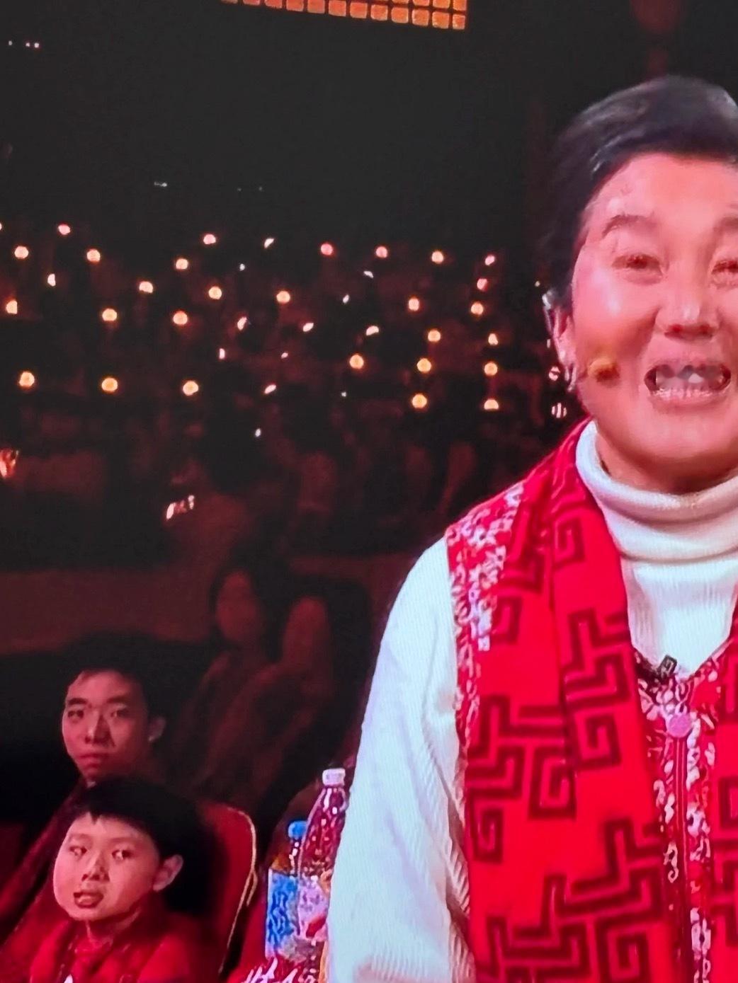 小孩演我哈哈哈哈哈哈这小白眼翻的…像看到了上公开课的学生