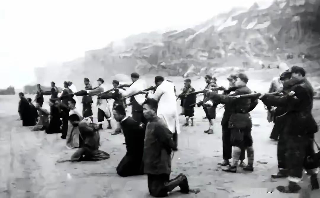 1947年8月，国民党师长李铁民下令将一百多地下党杀害，少将韩君明劝他：“老铁，