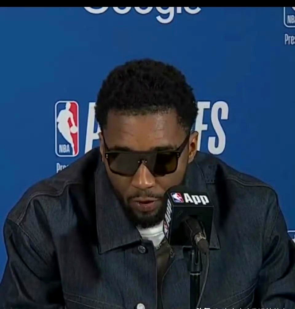 输球后，骑士队更衣室里最怕的不是沮丧，是安静。多诺万·米切尔站了出...