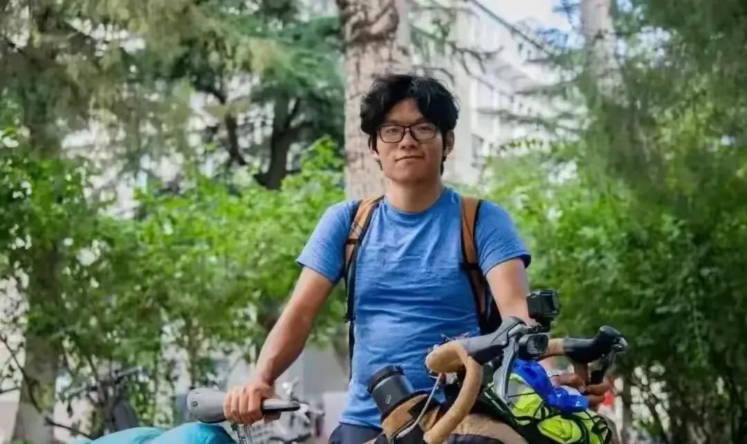 "真虎啊！"19岁昆明小伙考上了北京的大学，但他没有坐飞机，也没有乘高铁，更没有