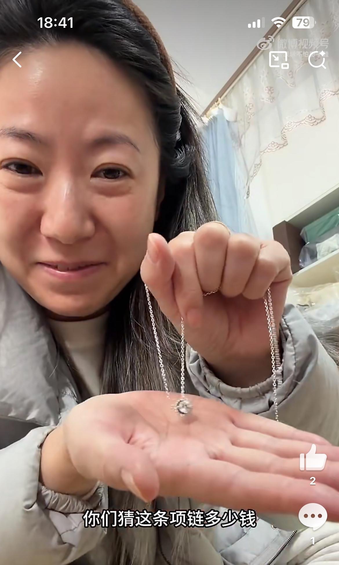 女子吐槽结婚14万买的钻石项链回收就值200块，人家还不愿意收，妥妥的大冤种。这