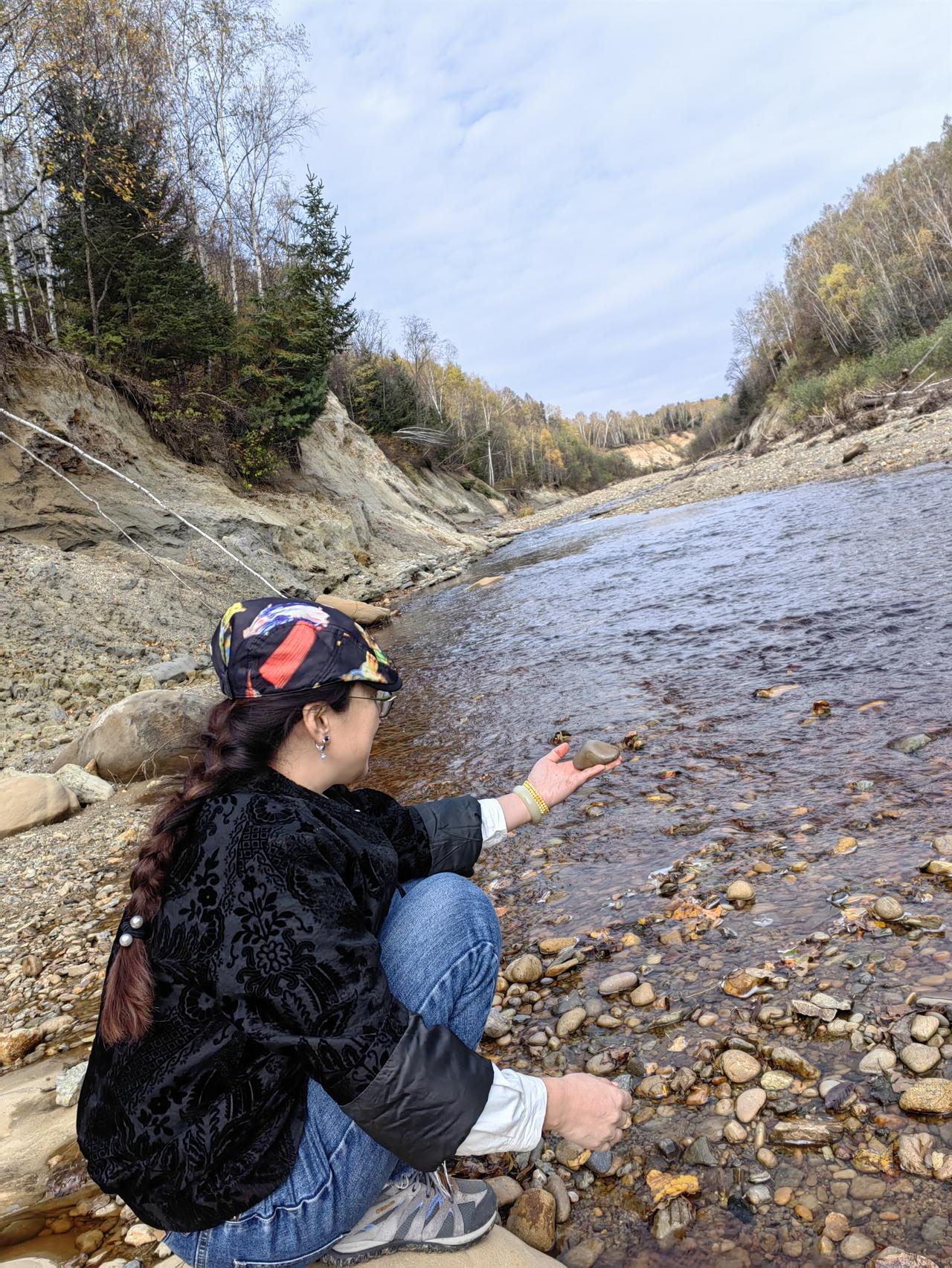 我51岁,退休后就在家躺平了,退休金每月2400元。老公让我在找个工作,我坚决不