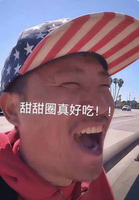 还记得那个偷渡到美国，大喊甜甜圈真好吃的王伟恒吗？挨打啦！被几个美国流浪汉痛扁了
