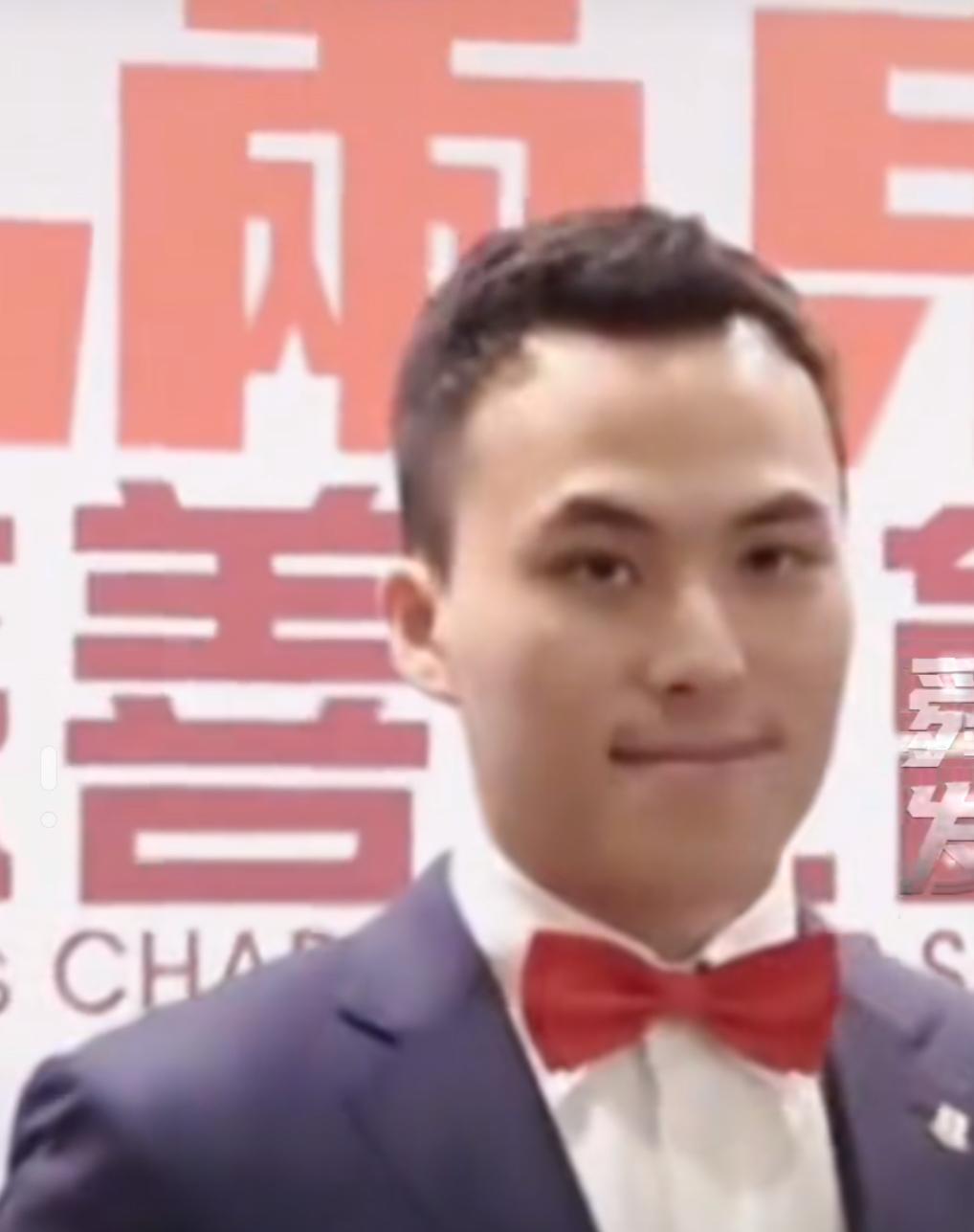 赌王三房之子何猷启新恋情疑曝光！好友晒照满是祝福！[比心]