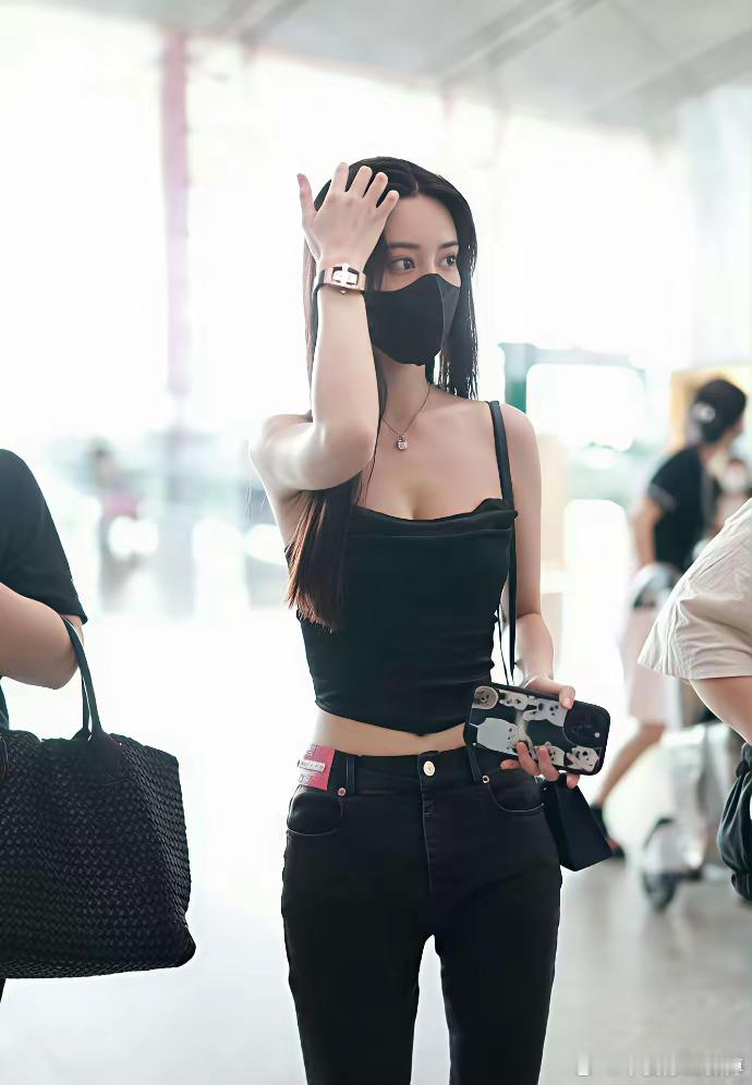原来孟子义身材这么好，看来以前总是把她忽略了。​​​