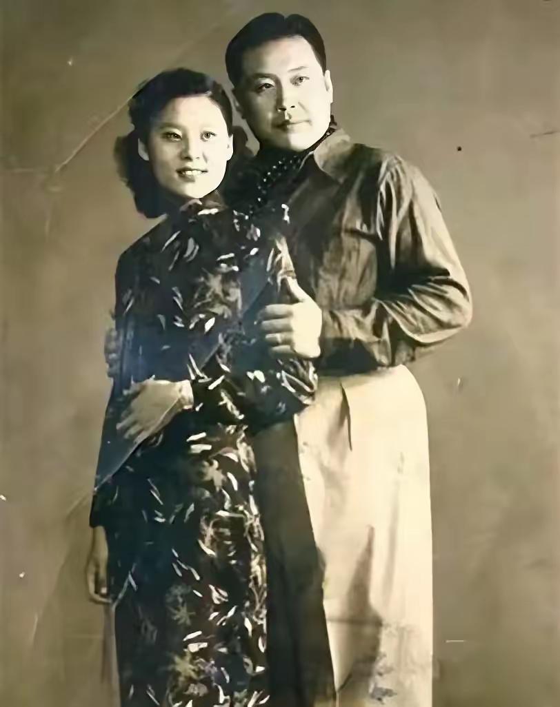 1936年，21岁袁祜祯和18岁的曹士岳大婚。洞房过后，曹士岳发现新娘不是完璧之