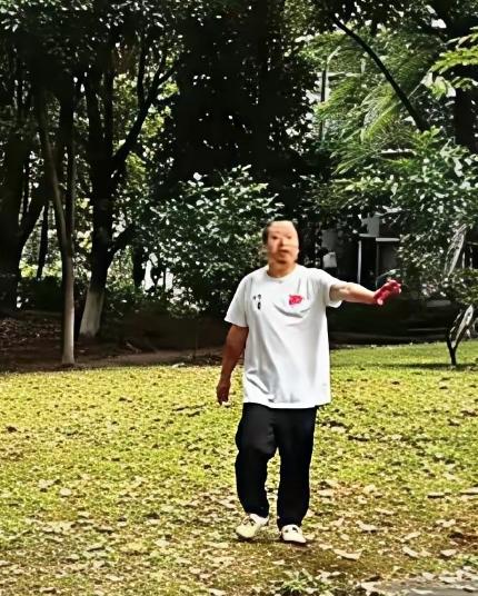 汪副教授对廖副校长的“小聪明”，与耿同学的“大格局”比，真是云泥之别！重庆