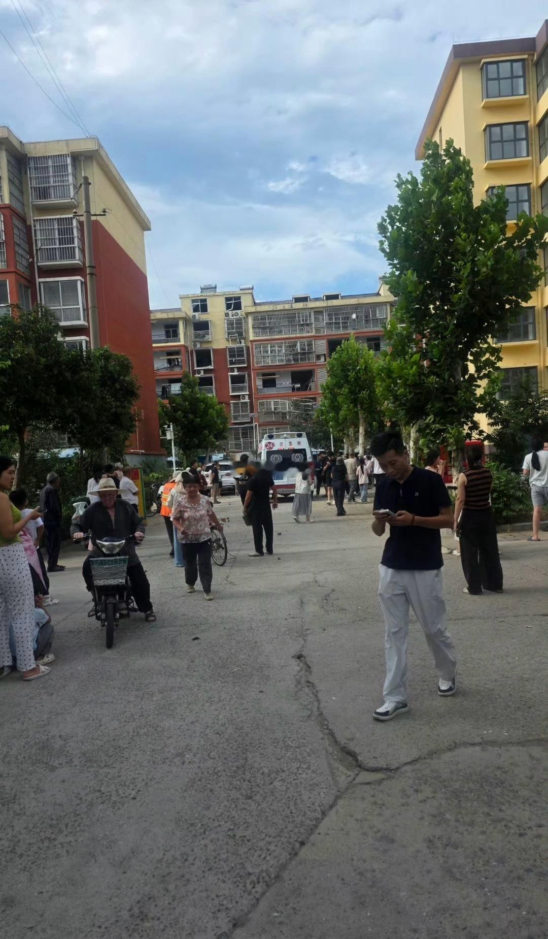 临沂某小区天然气泄漏发生爆炸，威力太大了！ ​​​