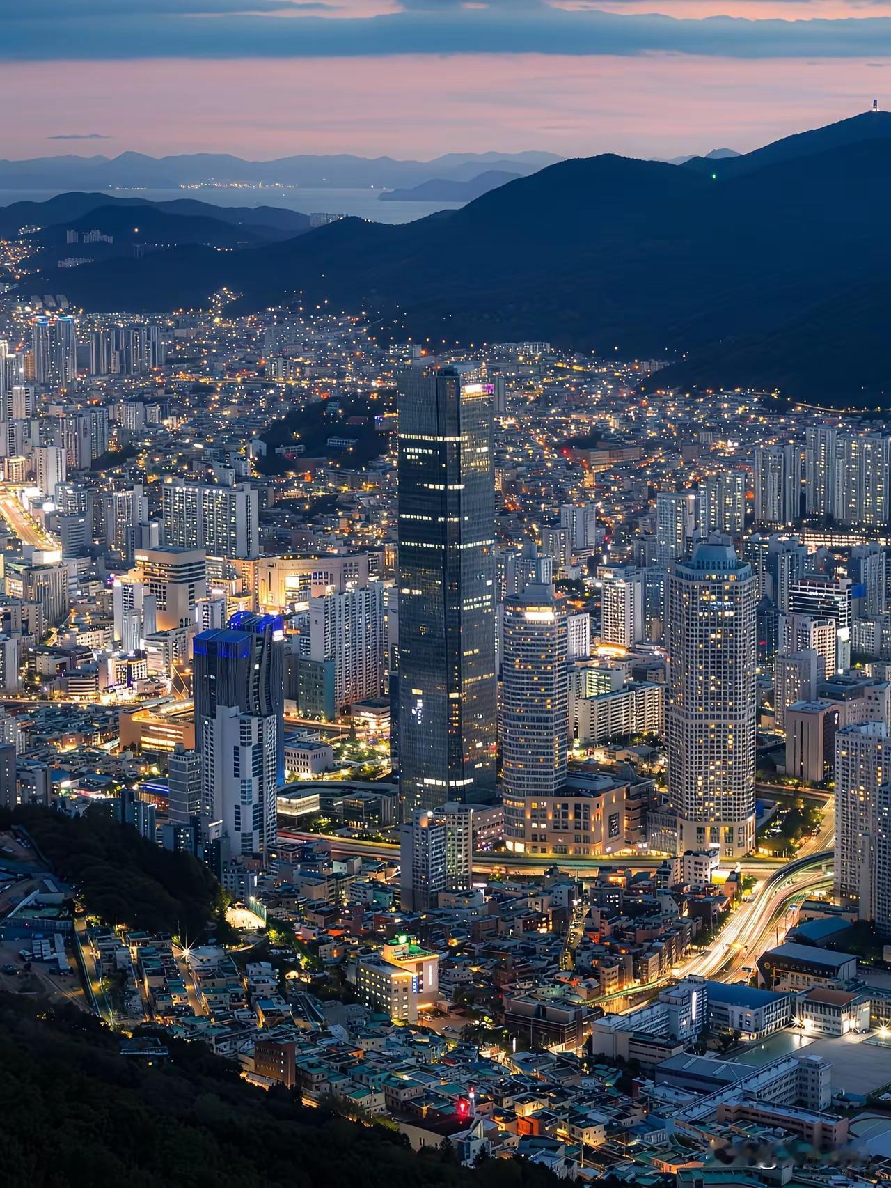 苏州VS韩国釜山，感觉还是内透质感更好，中国都是LED，感觉太花里胡哨，浪费电力