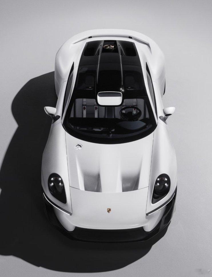 这是保时捷MissionS，该品牌最新的超级跑车，灵感来源于356和550Spyder。保时捷表示，