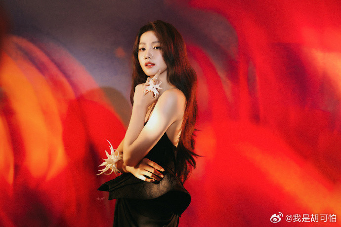 卢昱晓VOGUE盛典造型卢昱晓真是从邻家妹妹悄悄成长为能hold住大场面的时尚佳