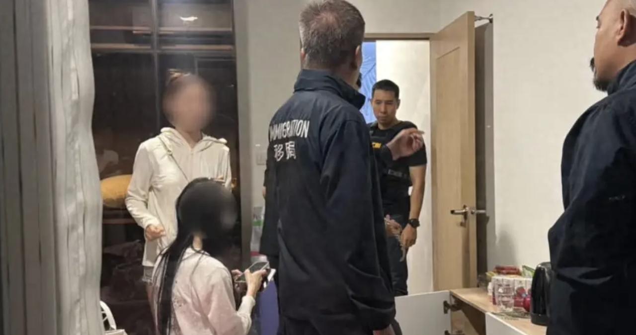 三个中国姑娘被铁链锁在泰国别墅衣柜里，求救时只来得及发一个定位。看到这个新闻我