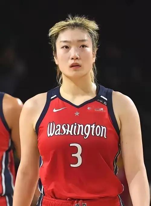 李梦很难回到巅峰时期的水平，太可惜了。如果当年不选择回WCBA，继续留在WNB
