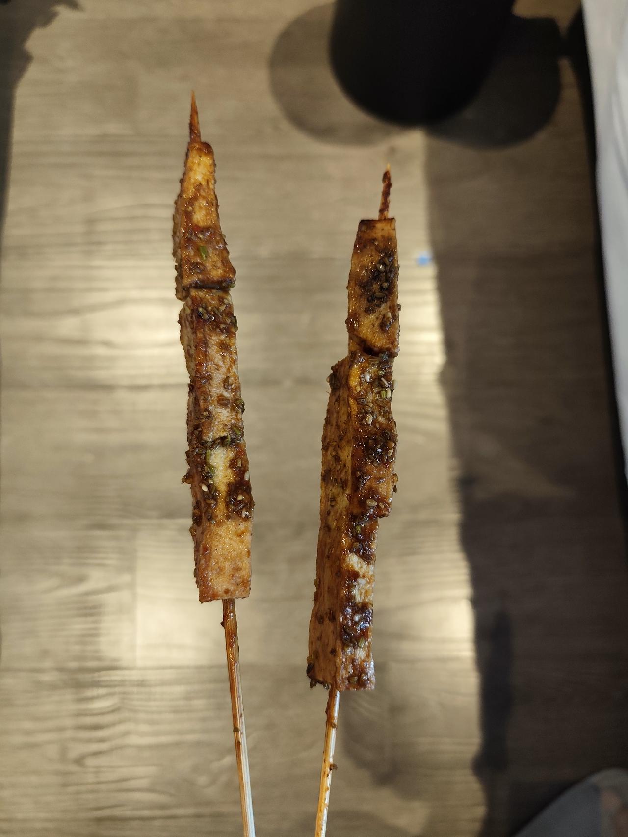准确的说，这不是早餐，这是深夜食堂。睡不着就点个串，没有什么烦恼是两个串解决不