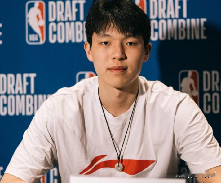 其实杨瀚森不是签了NBA大合同就稳了。那四年两千多万美元的合同，背后是一个月十