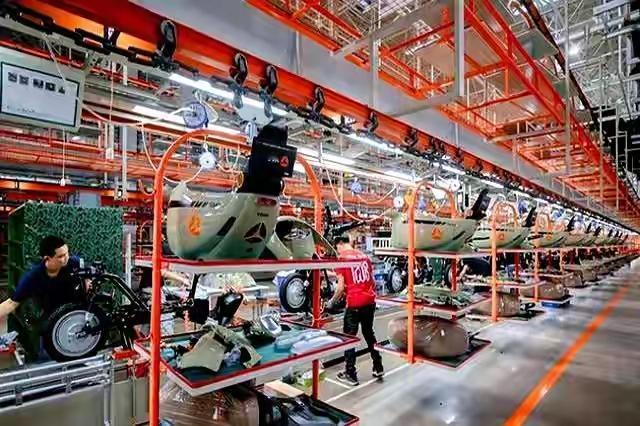 一个月油钱1500泰铢，换成电费只要300。省下的1200泰铢，够在泰国吃20碗