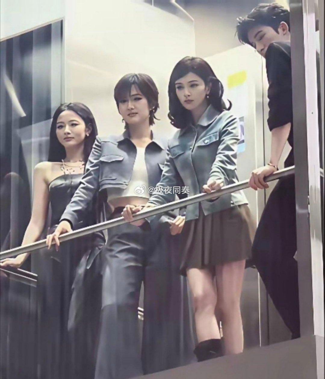 突然有点理解于正了，赵晴的美貌真的很出众。​