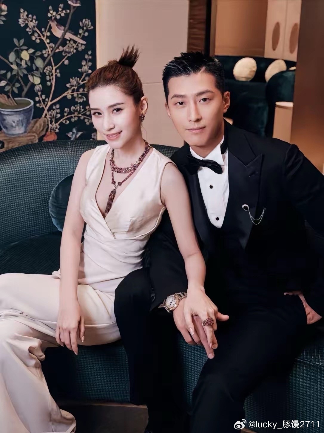 明眼人都看得出来，何超莲现在估计有苦说不出！原本以为，自己貌美、家底雄厚，就算恢复单身，在婚恋市场照