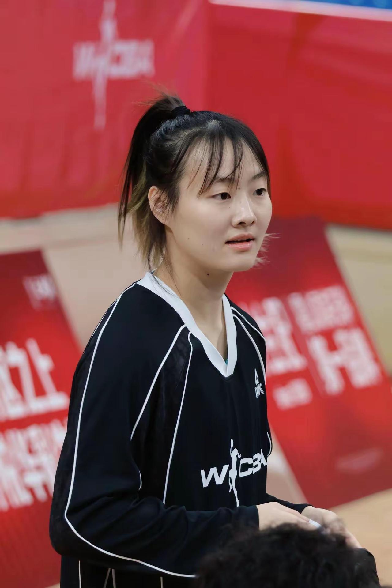 WCBA的B组真是特别有意思！今天有两场比赛，全是B组的。福建金篮女篮