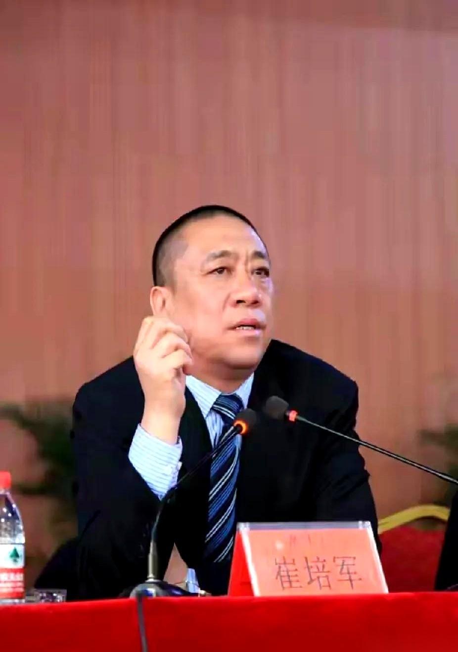 河南矿山的老板崔培军，这回彻底“失望”了。他刚亲手发完520多万现金，给五千