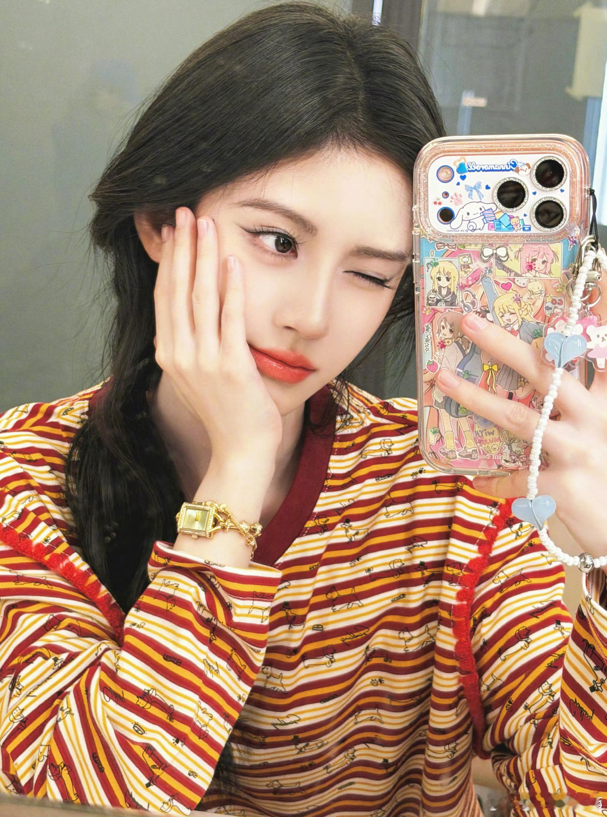 好美的鞠婧祎和可爱的小猫咪​​​