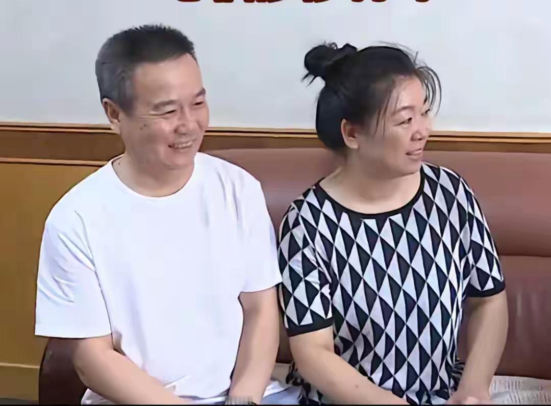 瞧这夫妻俩，这得多大的造化，才能生出莎莎这样的宝贝女儿哩？！俗话说得好：人间至