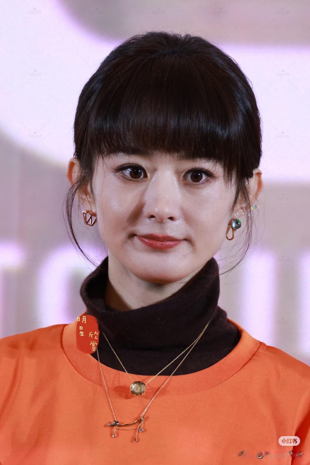 女人上了年纪这个习惯一定要改掉那就是留齐刘海不信你看赵丽颖，她换了一个齐刘海