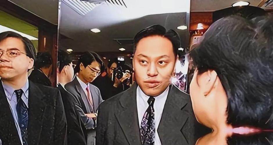 曾经有个身家20亿的地产富豪喝高了，在酒桌上放出过一句极其刺耳的狂言。他说，拿
