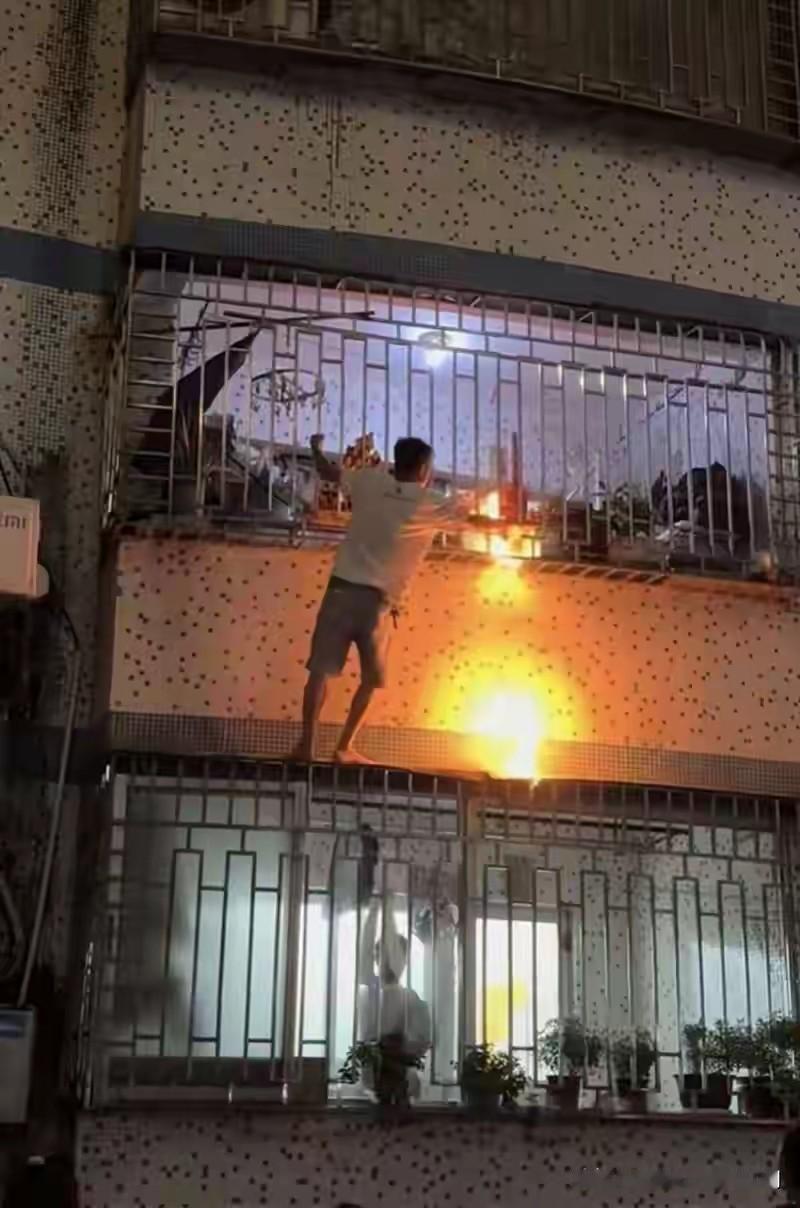 好巧不巧，人人诟病的防盗网，这次居然在火灾中立功了。9月25日中秋夜，深