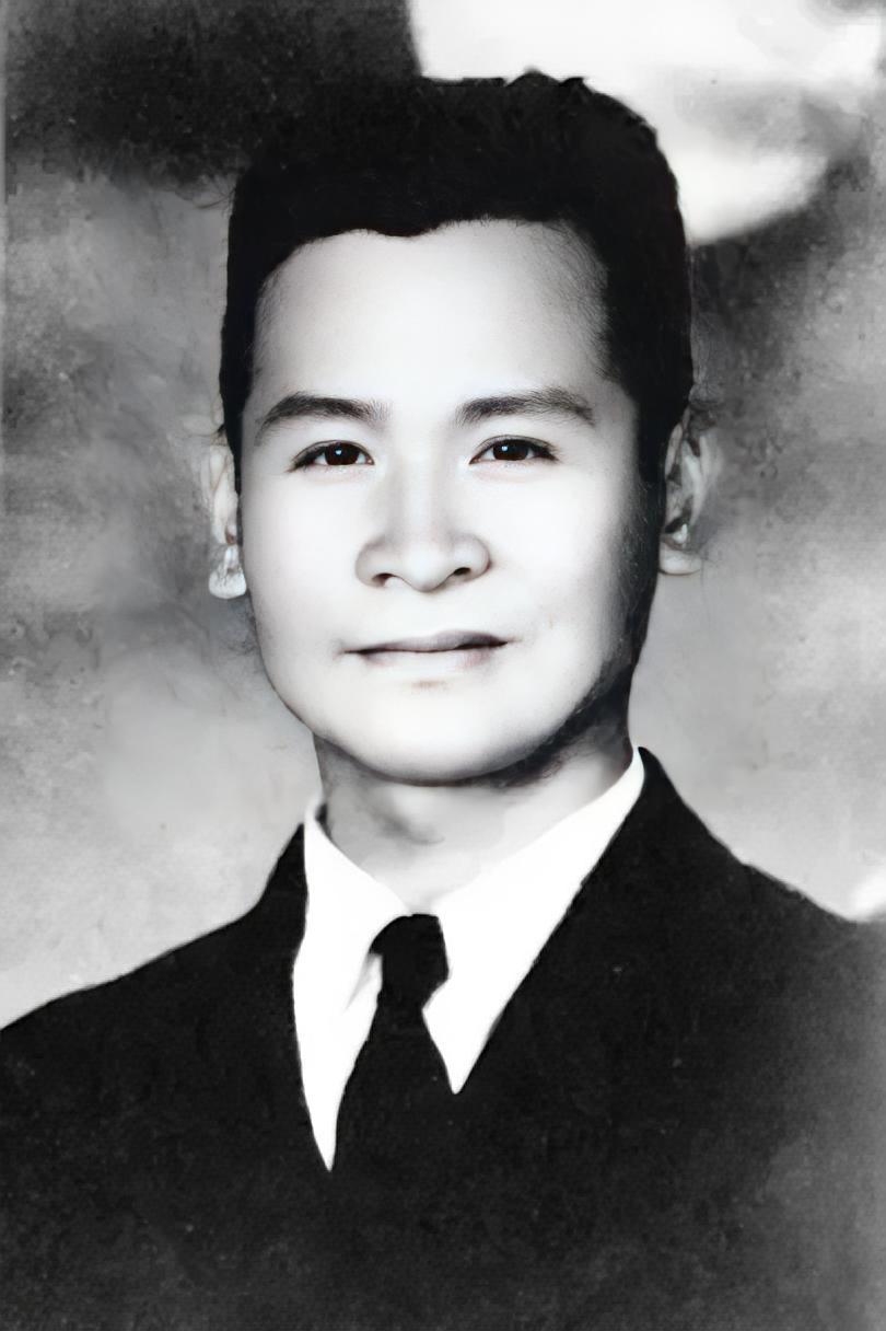 1951年，上海审讯室。一个国民党特务熬不住审问，最后交代道：“我说个秘密，南京