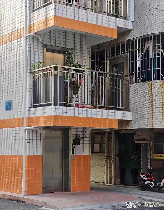 为啥中介总爱两头吃？给你讲个上海房东大哥的真事，笑死人还扎心。他房子挂牌5