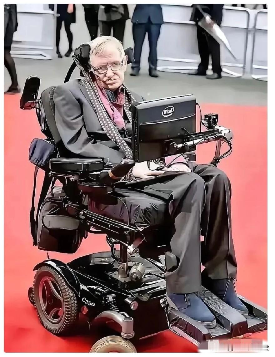 在爱泼斯坦文件曝光之前，我一直觉得他坐在轮椅上是老天不公，是天妒奇才！残缺的