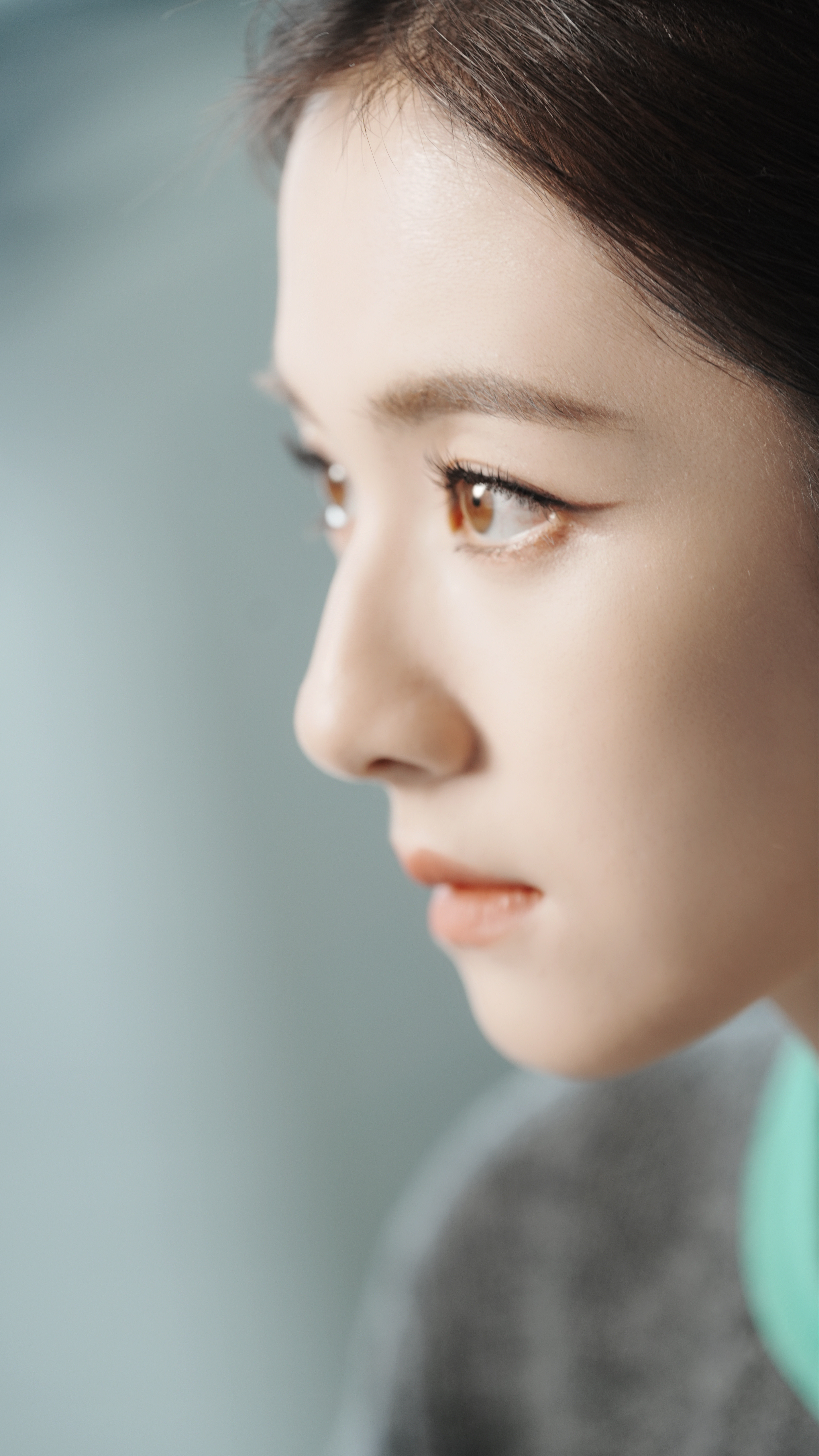 李兰迪职场高智感秒了李兰迪职场高智感真的是展现的淋漓尽致！利落低盘发搭配简约耳