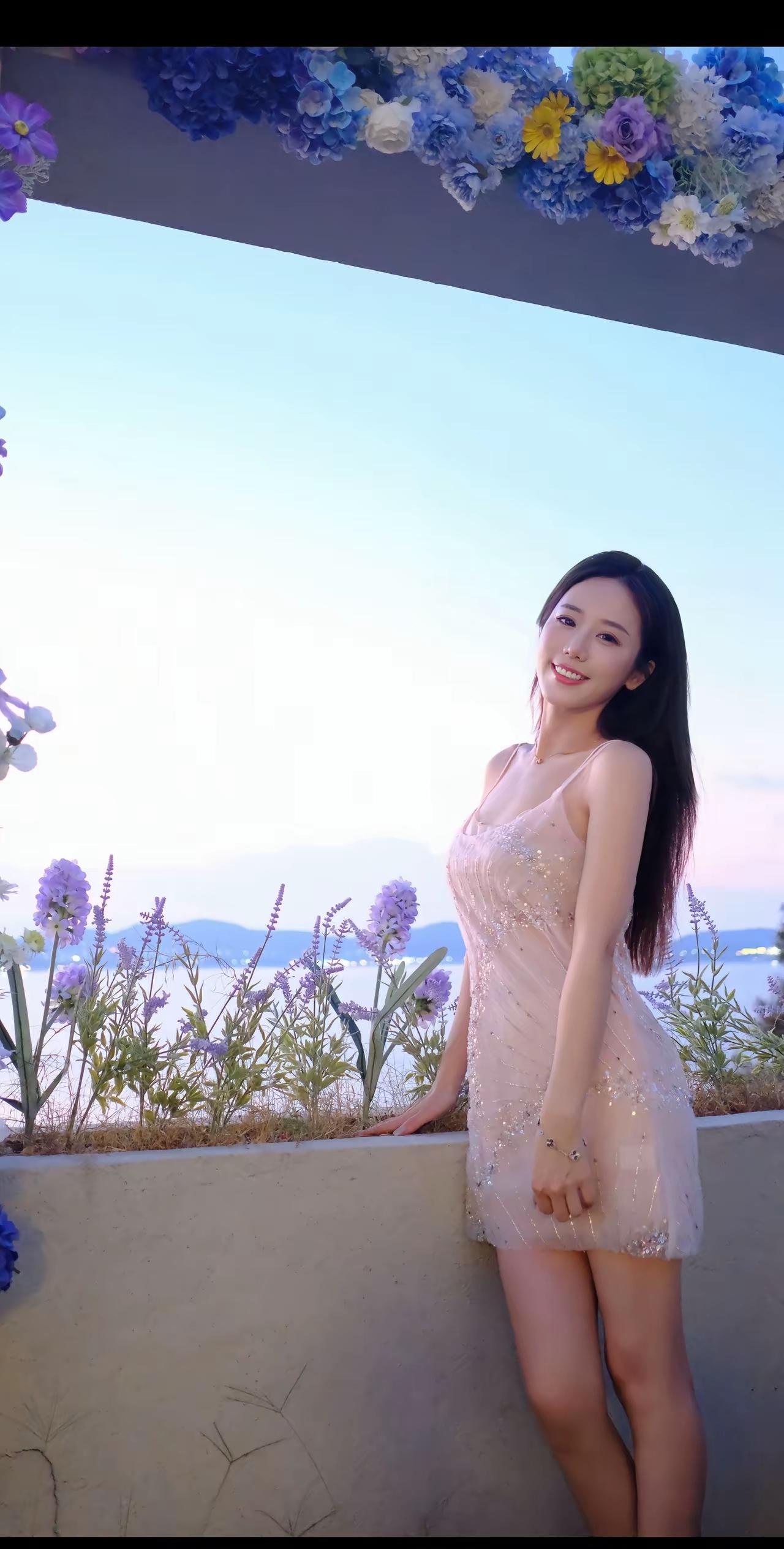 靠山山会倒，靠人人会跑，靠自己，才是永远不倒的依靠。命运的方向盘，掌握在自己手中