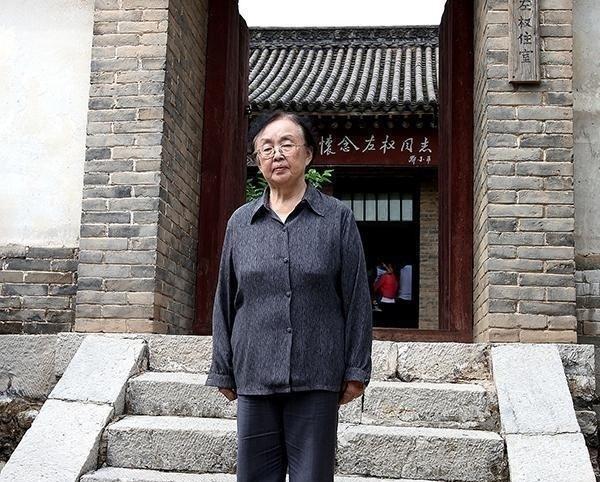 1960年，哈军工院长陈赓办公室冲进一个女孩，她大声问：“凭什么不录取我，我就要