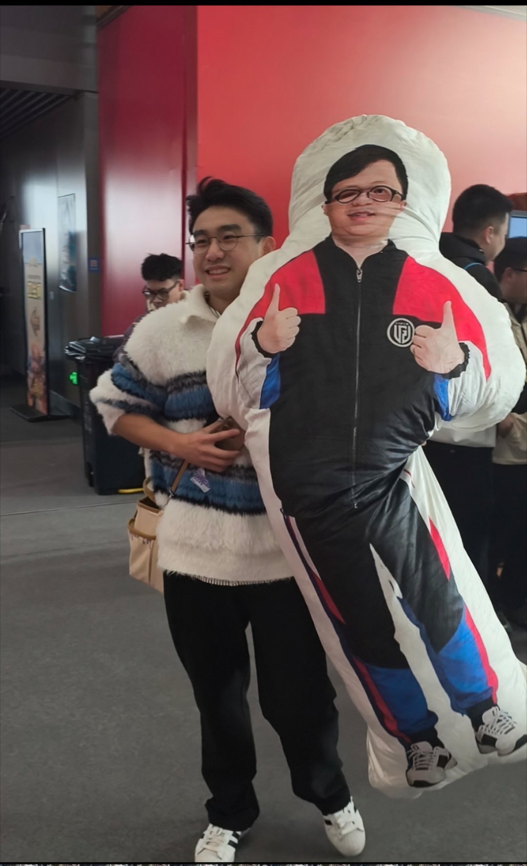 炉石传说广州黄金赛现场惊现那个男人！