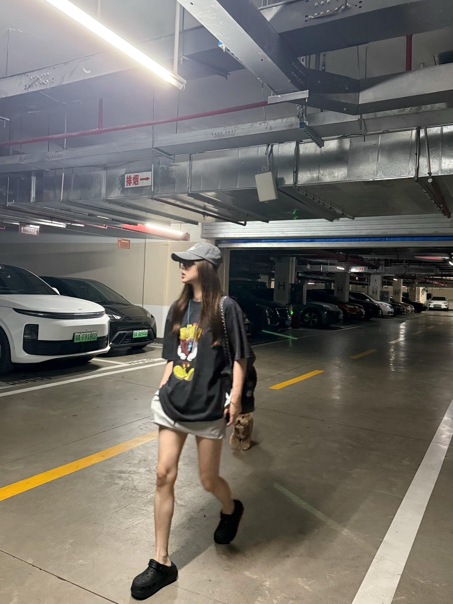 我承认你的天真 但我不喜欢蠢的。