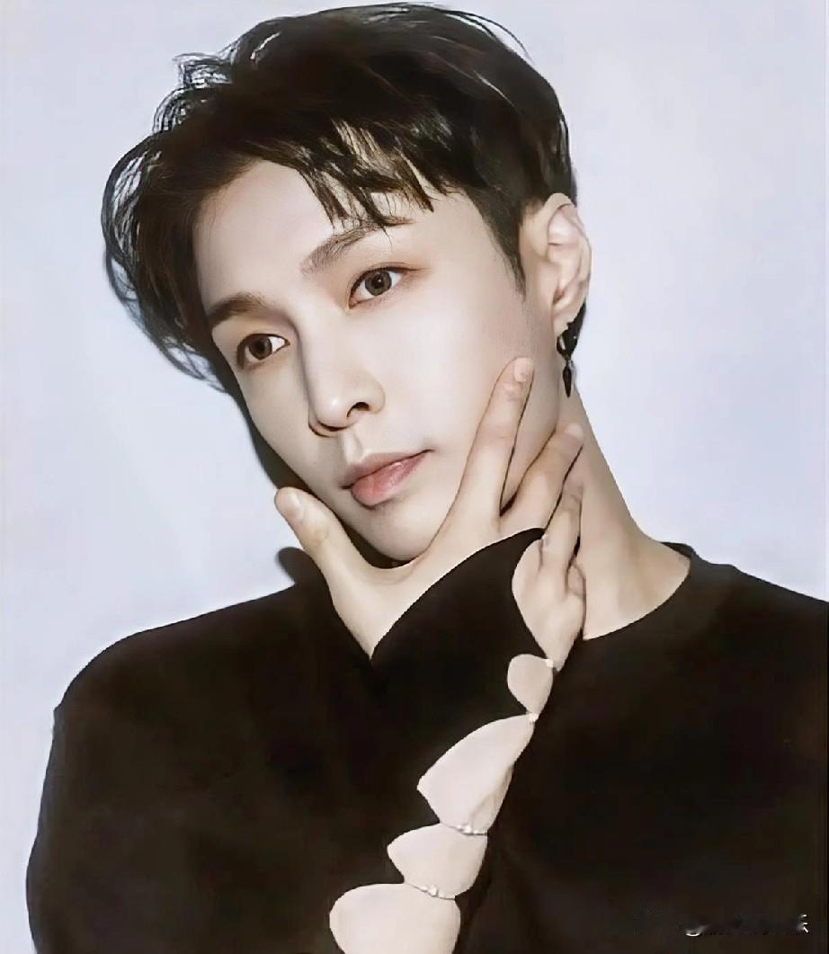 张艺兴“舍粉赴义”，文化担当撞碎流量迷思！12月14日，EXO粉丝苦等的见面