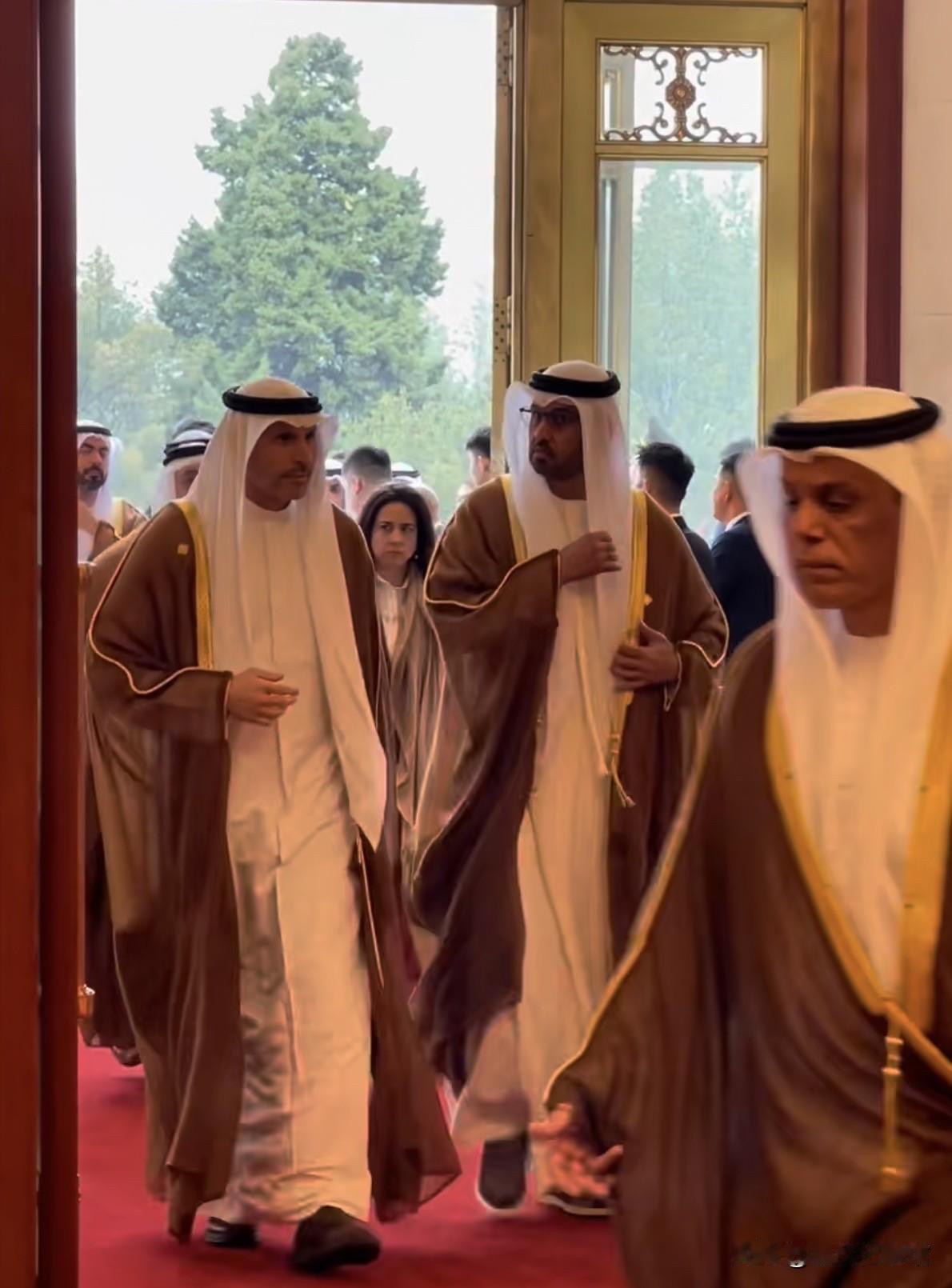 最近访华的阿联酋王储哈立德到底是什么来头呢？他是低调务实的未来掌舵人。他全名谢赫