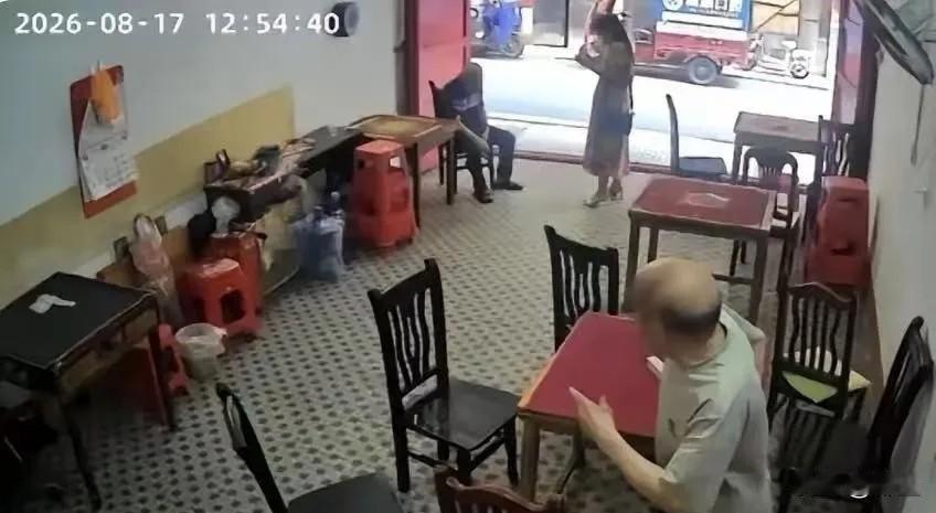 要赔偿的老人家属，接下来要面对这三个问题。1、19000元拿着烫手，不止是网友