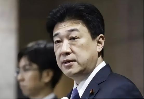 果不其然， 3月5日，针对中国正式公布2026年国防预算，日本内阁官房长官木