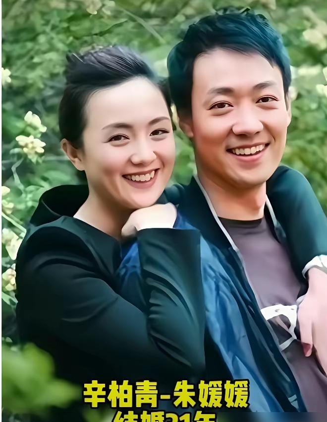 63岁还牵手散步？71岁当众翻跟头？这对夫妻把娱乐圈活成了反义词。冯远征的手