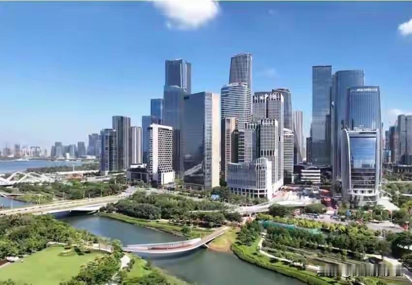 深圳定位全球海洋中心城市，比上海还要早，但是还是缺乏魄力，如果把惠东、汕尾的海域