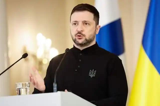 泽连斯基够勇！当地时间12月8日，泽连斯基明确拒绝了特朗普的28条，反对向俄罗